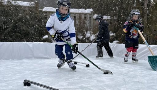 young hockey players stick handling