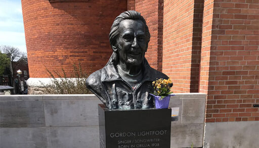 Bust of Gordon Lightfoot outside Orillia opera house