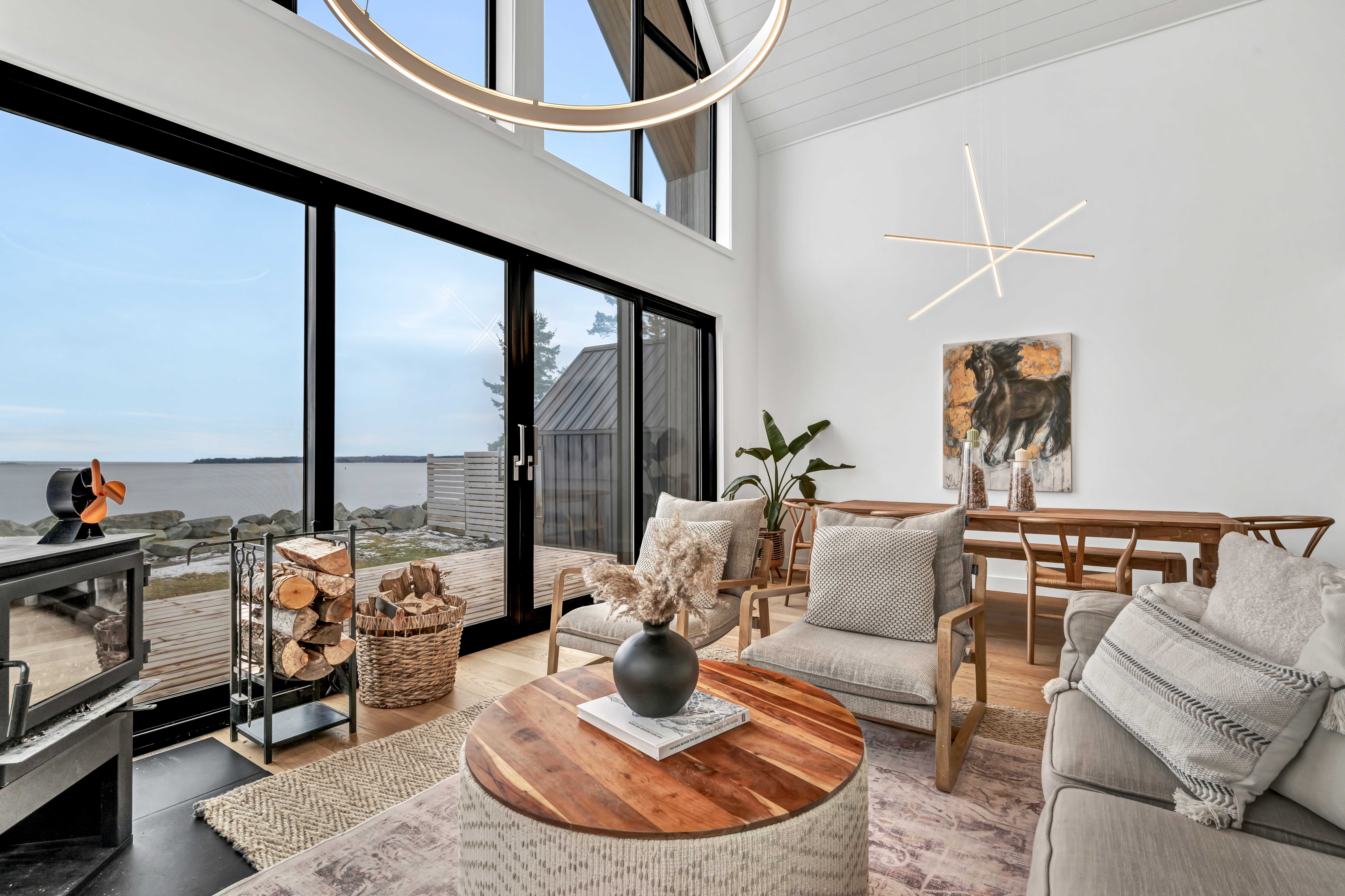 A big open-concept living area. Floor-to-ceiling windows look out to the ocean and let in lots of natural light.